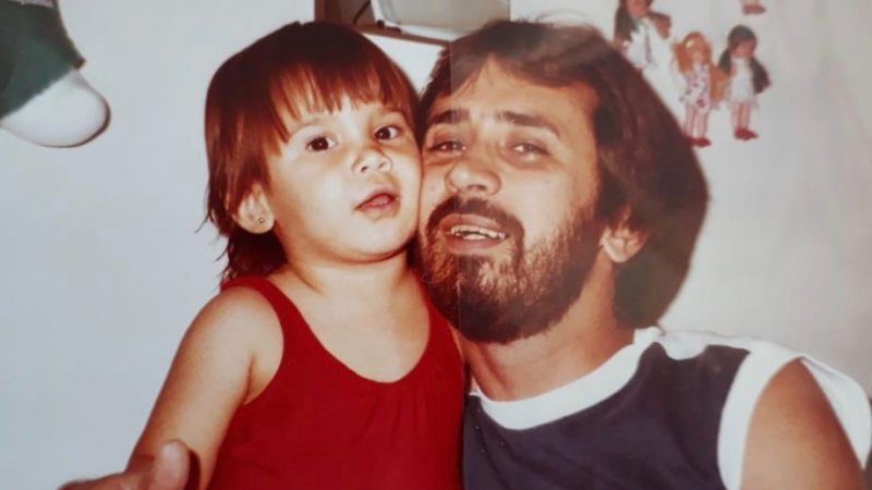 Renata Varandas escreve sobre a vontade de abraçar o pai durante a quarentena