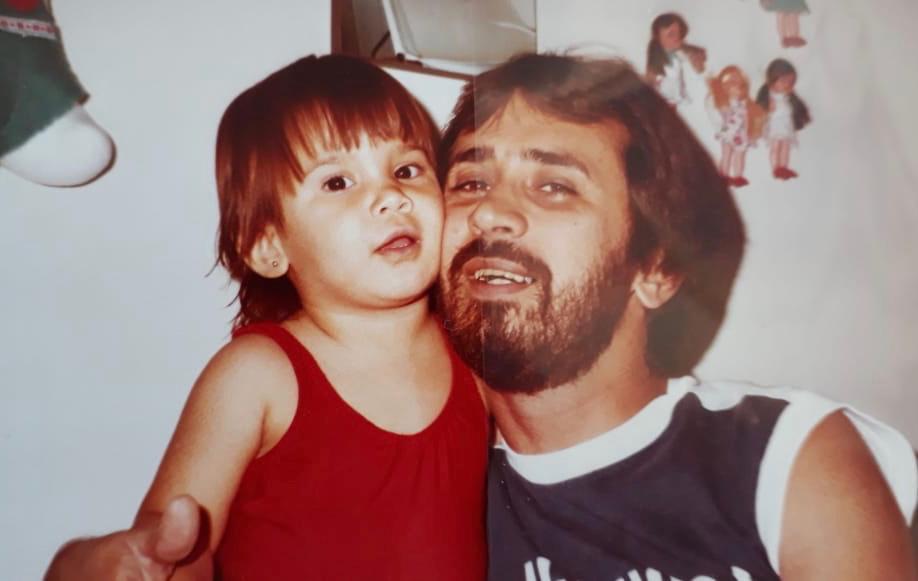 Renata Varandas escreve sobre a vontade de abraçar o pai durante a quarentena