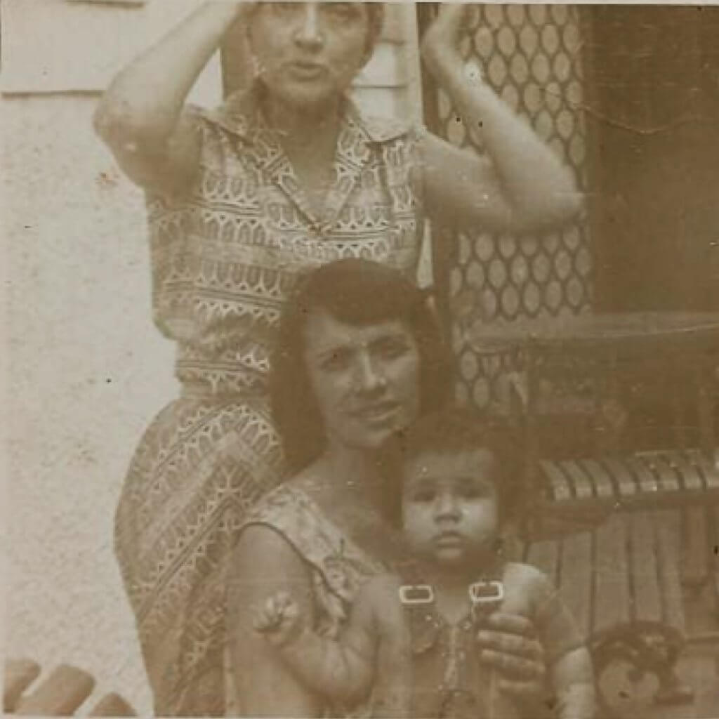 Fernandinha Meireles com a mãe e a avó